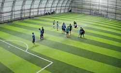 Halı saha maçında tekmeli- yumruklu kavga