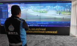 İçinde 40 bin lira olan çanta, belediye kameralarından tespit edilen sahibine teslim edildi