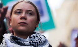 İngiltere'de gözaltına alınan aktivist Thunberg serbest bırakıldı