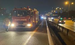 İstanbul -Bağcılar TEM Otoyolu'nda otomobilde uyuyan sürücüyü itfaiye uyandırdı
