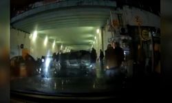 İstanbul - Kağıthane'de otomobilin refüje çarparak devrildiği anlar kamerada