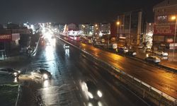 İstanbul - Silivri'de yolun karşısına geçmek isteyen kadına servis aracı çarptı