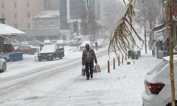 Kars'ta kar yağışı ve tipi; 27 köy yolu ulaşıma kapandı