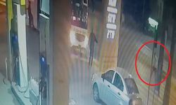 Kayseri'de otomobilin yayaya çarptığı kaza anı kamerada: 2 yaralı