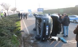 Makas atan aracın çarptığı otomobil devrildi; kaza kamerada