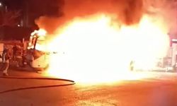 Midibüste çıkan yangın, park halindeki 5 motosiklete de sıçradı