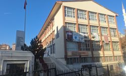 Öğrencilerin alay ettiği öğretmene velilerden destek