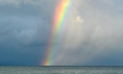 Ordu'da denizin üzerinde gökkuşağı oluştu