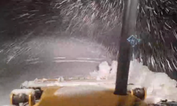 Rahatsızlanan çocuk, ekiplerin kapanan mezra yolunu açmasıyla hastaneye ulaştırıldı