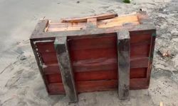 Samsun'da sahile, üzerinde Rusça yazılar olan sandık vurdu