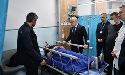 Sivas'ta öğrenci servisi devrildi: 15 yaralı (2)