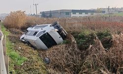 TIR'ın çarptığı karavan şarampole yuvarlandı