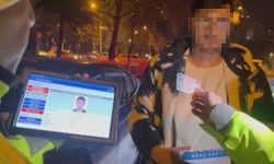 Trafik polisine arkadaşının ehliyetini verdi, 'benim eski fotoğrafım' dedi