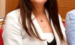 Trafikte takip edip sıkıştırdığı belediye meclis üyesinin otomobiline saldırdı; o anlar kamerada