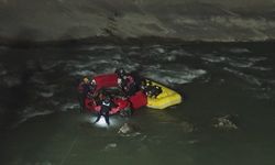 Zap Suyu'na yuvarlanan hafif ticari aracın sürücüsü Suden Ezgi, kurtarılamadı