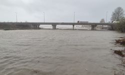 Zonguldak'ta fırtına nedeniyle dalga boyu 4 metreye ulaştı