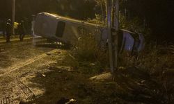 Adana'da işçi servisi minibüsü devrildi; 13 yaralı