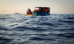 Akdeniz açıklarında göçmenleri taşıyan tekne battı: 50 ölü