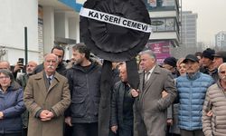 Alevi derneklerinden, CHP Kayseri İl Başkanlığı önüne siyah çelenk