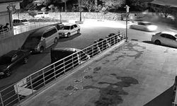 Alkollü sürücünün kullandığı otomobilin motosiklete çarptığı kaza kamerada: 2 yaralı