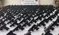 Antalya'da 393 ruhsatsız tabanca ele geçirildi: 2 gözaltı
