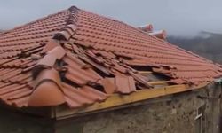 Aydın'da fırtına çatıyı uçurdu; 2 ev zarar gördü