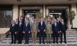 Bakan Bayraktar, Trablus'ta Libya Görev Grubu Komutanlığı'nı ziyaret etti