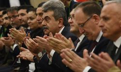 Bakan Tekin: Türkiye'de kimse kimsenin kılık kıyafetiyle uğraşmıyor