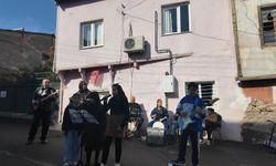 Barış Manço, ölüm yıl dönümünde, çocukken yaşadığı evin önünde anıldı