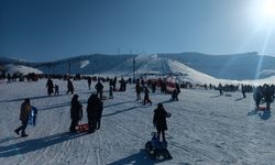 Bitlis'teki kayak merkezinde hafta sonu yoğunluğu