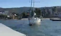Bodrum'da fırtına etkili oldu; yelkenli tekne karaya oturdu