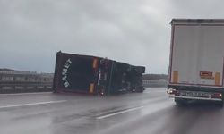 Bursa'da fırtına ve kuvvetli yağış; çatılar uçtu, deniz taştı (2)