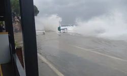 Bursa'da fırtına ve kuvvetli yağış; çatılar uçtu, deniz taştı
