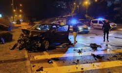 Bursa'da iki otomobil kafa kafaya çarpıştı: 3 yaralı