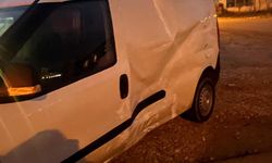 Bursa'da otomobil ile hafif ticari araç çarpıştı; 2 yaralı