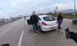 Bursa'da sürücülerin tekmeli-yumruklu kavgası kask kamerasında