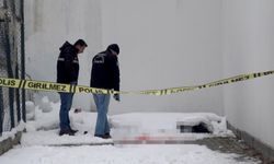 Cam silerken 3'üncü kattan düşen öğretmen toprağa verildi