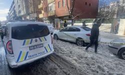 Çatıdan buz sarkıtı düştü; 1 yaralı