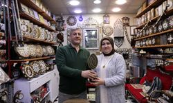 Çırak olarak başladığı mesleğinde 'Yaşayan İnsan Hazineleri Ödülü'ne layık görüldü