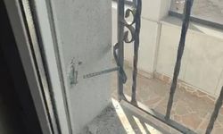 Demir korkulukları söküp, girdiği evlerden 750 bin lira değerinde eşya çalan şüpheli yakalandı