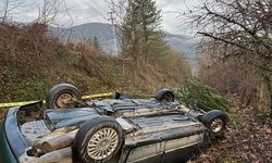 Devrilen otomobilin sürücüsü öldü