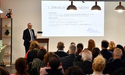 Doç. Dr. Bora Bayraktar, İKÜ'de stratejik iletişim ve kriz yönetimini anlattı