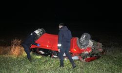 Edirne'de takla atan otomobil tarlaya savruldu: 2 yaralı