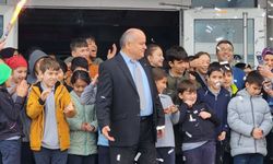 Emekliye ayrılan 47 yıllık eğitimci alkışlarla uğurlandı