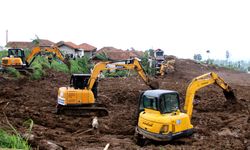 Endonezya'da toprak kaymasında hayatını kaybedenlerin sayısı 25'e yükseldi