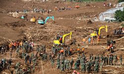 Endonezya'da toprak kaymasında hayatını kaybedenlerin sayısı 48'e yükseldi