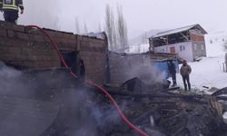 Erzurum'da yangın; ev ve ahır yandı