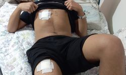 Eski sevgilisiyle yazıştığı akranı ve onun arkadaşları tarafından dövülüp, bıçaklandı