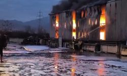 Hatay'da lastik deposunda yangın