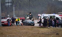 İki otomobil kafa kafaya çarpıştı: 1'i ağır, 3 yaralı